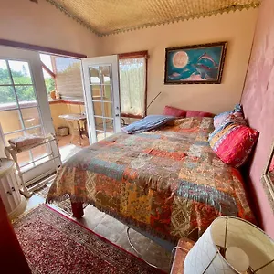 https://artsy-cabin-on-organic-farm.hotelsinhawaii.org